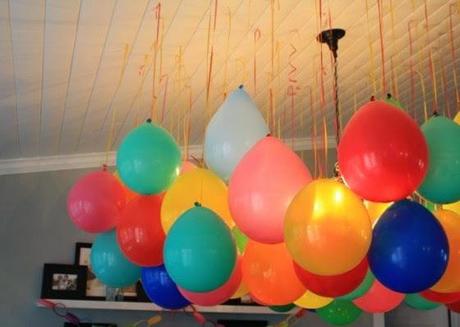 DECORAR EL TECHO CON GLOBOS decoración rapida con globos