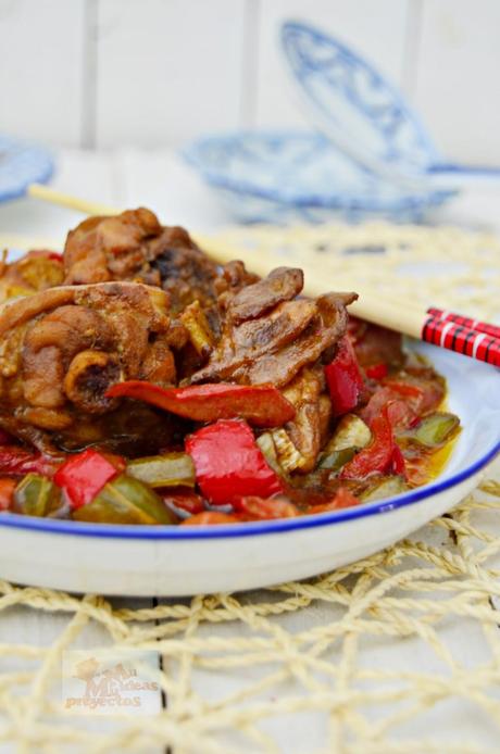 POLLO CON PIMIENTOS ( RECETA ORIENTAL) POLLO CON PIMIENTOS ( RECETA ORIENTAL)