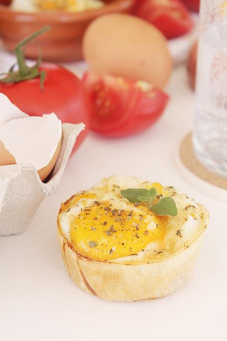 Tartaletas de huevo con tomate