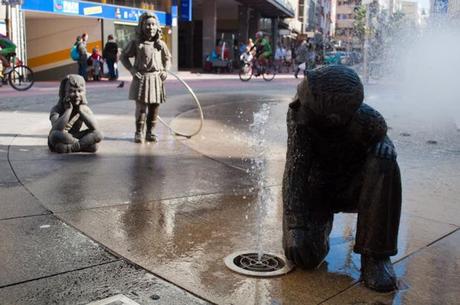 Ciudades que caminan, por una mejor vida urbana… a pie | II Congreso en Pontevedra Fuente en Rúa Peregrina, símbolo de un modelo de ciudad - Foto por Diana Piñeiro