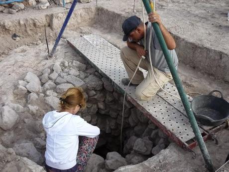 Los arqueólogos descubren un pozo en la villa romana de Villena (Alicante)