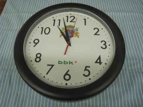 DIY: UN RELOJ DE COCINA MUY FRUGAL DIY: UN RELOJ DE COCINA MUY FRUGAL