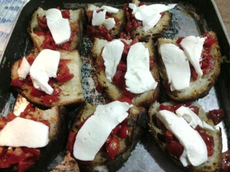 Pan con tomate y mozzarella al horno – Pane raffermo con mozzarella al forno panemozzarellaforno6