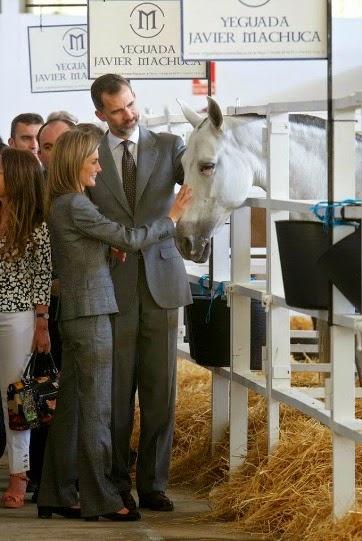 Dña. Letizia viste de ejecutiva en en la Feria Ganadera de Zafra Dña. Letizia viste de ejecutiva en en la Feria Ganadera de Zafra