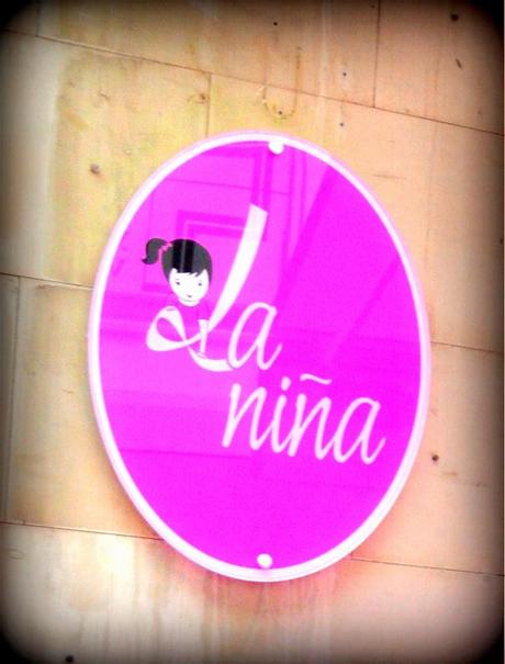 La niña!! abre sus puertas...Pasamos?? La niña!! abre sus puertas...Pasamos??