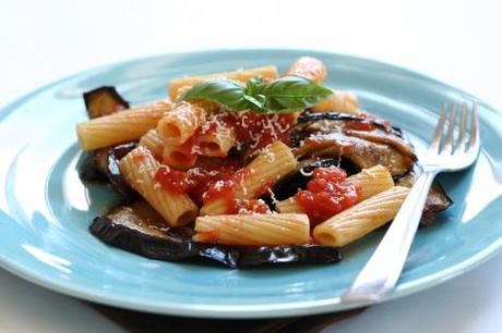 Un tour gastronómico descubriendo los sabores de Sicilia Pasta_alla_Norma_