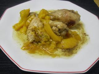 Muslos de pollo con melocotón Muslos de pollo con melocotón