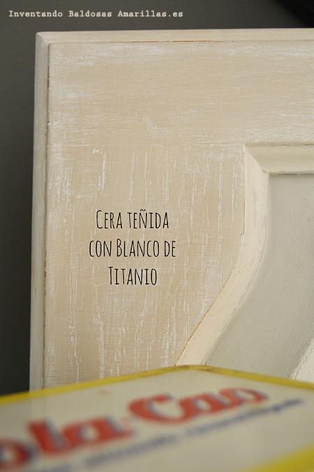 Pizarra casera con una puerta reciclada Pizarra casera con una puerta reciclada