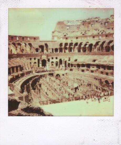 Roma en un instante. Cámara Polaroid One600 con película...