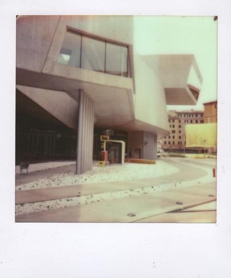 Roma en un instante. Cámara Polaroid One600 con película...