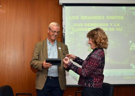LA UNIVERSIDAD NACIONAL DE CÓRDOBA (ARGENTINA) OTORGA AL REPRESENTANTE DEL PROYECTO GRAN SIMIO EN ESPAÑA, LA MÁXIMA DISTINCIÓN DENOMINADA “VISITANTE DISTINGUIDO” LA UNIVERSIDAD NACIONAL DE CÓRDOBA (ARGENTINA) OTORGA AL REPRESENTANTE DEL PROYECTO GRAN SIMIO EN ESPAÑA, LA MÁXIMA DISTINCIÓN DENOMINADA “VISITANTE DISTINGUIDO”