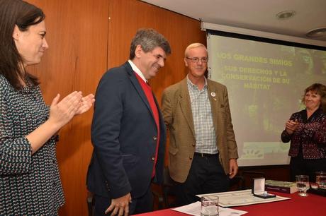 LA UNIVERSIDAD NACIONAL DE CÓRDOBA (ARGENTINA) OTORGA AL REPRESENTANTE DEL PROYECTO GRAN SIMIO EN ESPAÑA, LA MÁXIMA DISTINCIÓN DENOMINADA “VISITANTE DISTINGUIDO” LA UNIVERSIDAD NACIONAL DE CÓRDOBA (ARGENTINA) OTORGA AL REPRESENTANTE DEL PROYECTO GRAN SIMIO EN ESPAÑA, LA MÁXIMA DISTINCIÓN DENOMINADA “VISITANTE DISTINGUIDO”