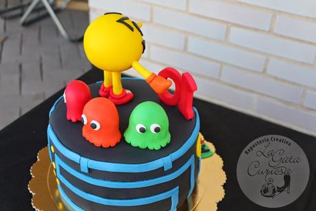 TARTA FONDANT PACMAN 3D PARA ANTONIO TARTA FONDANT PACMAN 3D PARA ANTONIO