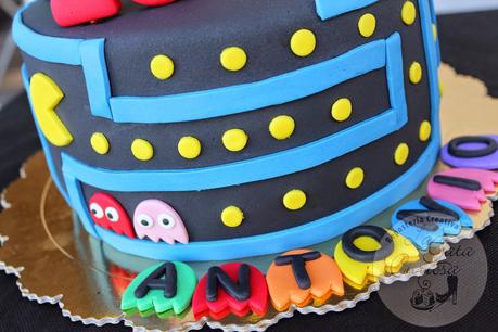 TARTA FONDANT PACMAN 3D PARA ANTONIO TARTA FONDANT PACMAN 3D PARA ANTONIO
