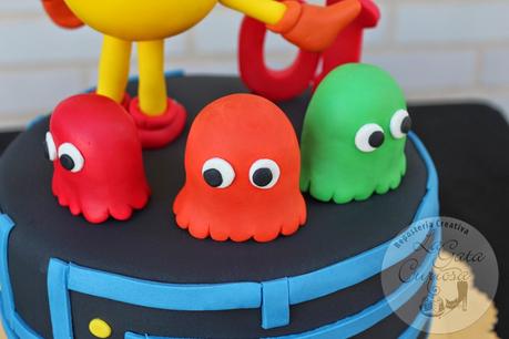 TARTA FONDANT PACMAN 3D PARA ANTONIO TARTA FONDANT PACMAN 3D PARA ANTONIO