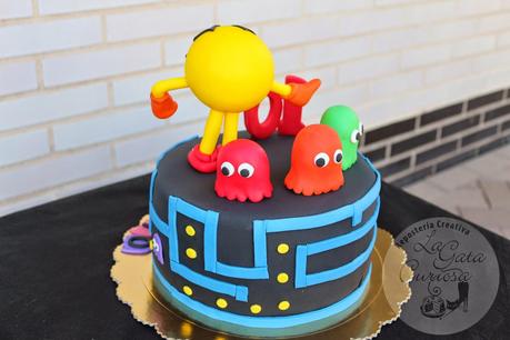 TARTA FONDANT PACMAN 3D PARA ANTONIO TARTA FONDANT PACMAN 3D PARA ANTONIO
