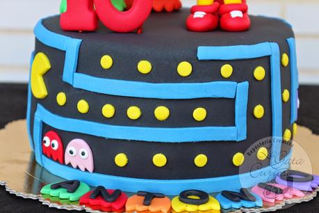 TARTA FONDANT PACMAN 3D PARA ANTONIO TARTA FONDANT PACMAN 3D PARA ANTONIO