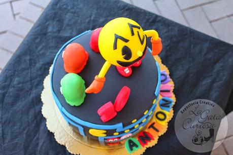 TARTA FONDANT PACMAN 3D PARA ANTONIO TARTA FONDANT PACMAN 3D PARA ANTONIO