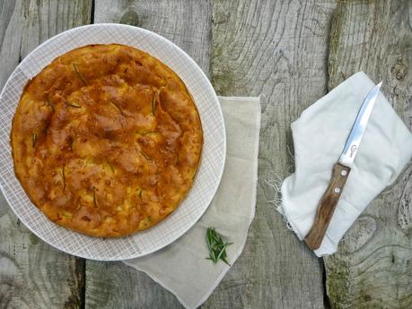 Pastel salado de lomo adobado, cebolla y romero Pastel salado de lomo adobado, cebolla y romero