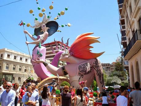 A la llum de les Fogueres