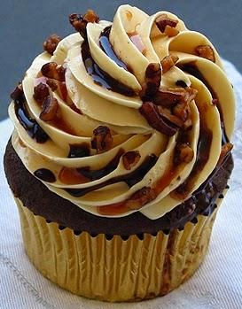 Pastelitos de Chocolate y Caramelo pastelito chocolate con crema batida