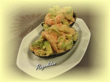 AGUACATES RELLENOS DE GAMBAS AGUACATES RELLENOS DE GAMBAS