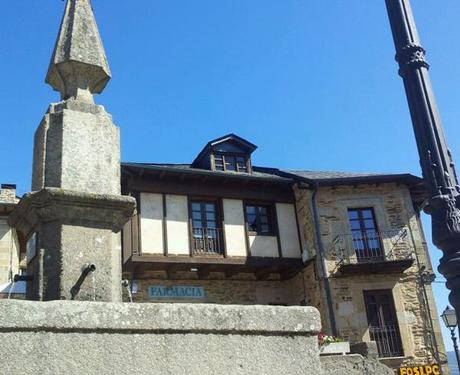 Sanabria, visita acuática y monumental Fuente de los Cuatro Caños en la capital sanbresa.
