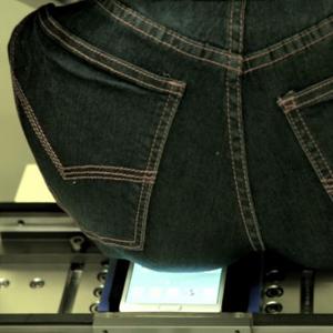 Samsung muestra en un vídeo todos los sistemas de prueba para sus dispositivos móviles. culo mecánico