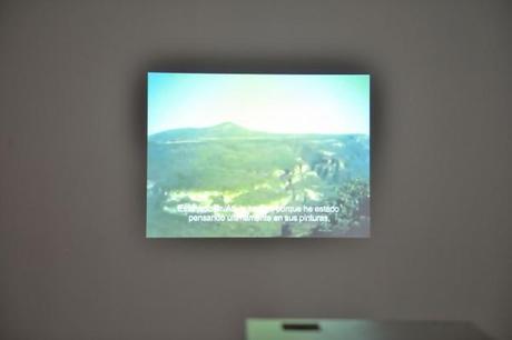 Lugar-no lugar en Atopía, migración, legado y ausencia Mario García Torres, Carta abierta al Dr. Atl, 2005, video monocanal, en color, mudo, 6 min. 26 seg. Cortesía del artista y Jan Mot, Bruselas. Vista de la instalación en la exposición Other than yourself, Thyssen-‐Bornemisza Art Contemporary, Viena, 2008. Foto: Anna Rauchenberger