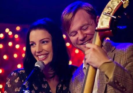 TRAILER DE “STAND BY” CON JESSICA PARÉ Y BRIAN GLEESON TRAILER DE “STAND BY” CON JESSICA PARÉ Y BRIAN GLEESON
