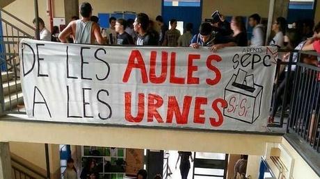 LAS TRAMPAS DEL NACIONALISMO CATALÁN A pesar de lo que muchos puedan decir (incluyendo algunos bienintencionados), el referéndum que se pide en Cataluña es cualquier cosa menos democrático: está lleno de trampas, cuando no de auténticas mentiras