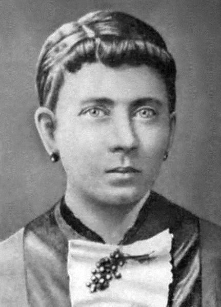 Retrato de Klara Hitler (nacida el 12 de agosto de 1860 y fallecida el 21 de diciembre de 1907), madre de Adolf Hitler. Fuente y autoría: Desconocida [dominio público], vía Wikimedia Commons.