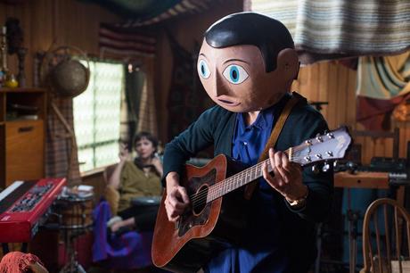 Crítica | “Frank” es una reflexiva, bien pensada, imaginativa y divertida pieza Frank-2