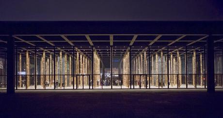 Un bosque en el interior de un clásico como Mies van der Rohe, Berlín