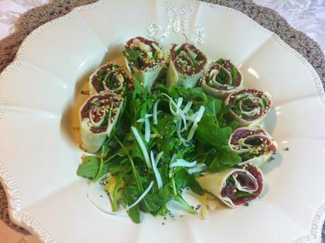 Rollitos De Carpaccio De Buey Con Parmesano Y Rúcula Rollitos De Carpaccio De Buey Con Parmesano Y Rúcula