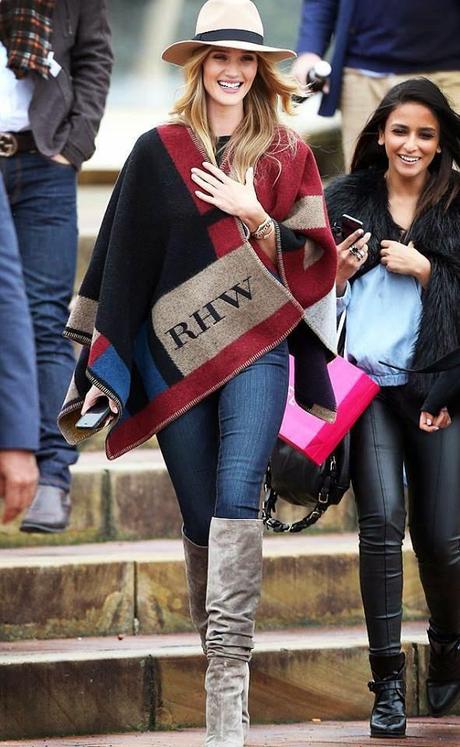 STREET STYLE INSPIRATION; CAPES and PONCHOS.- STREET STYLE INSPIRATION; CAPES and PONCHOS.-