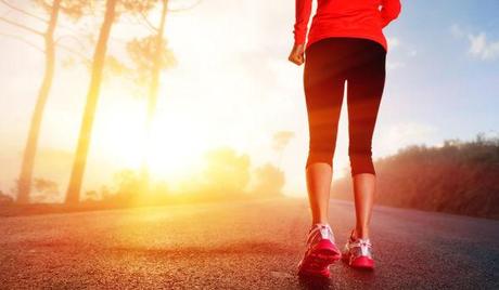 ¿Qué entrenamiento de series debo hacer? female-running-morning-workout-sunrise_article_new1