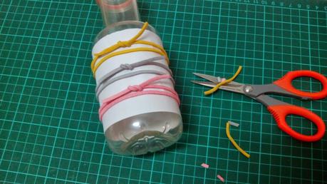 Tutorial: florero con botella de plástico + lamina. Tutorial: florero con botella de plástico + lamina.