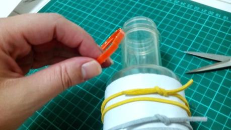 Tutorial: florero con botella de plástico + lamina. Tutorial: florero con botella de plástico + lamina.