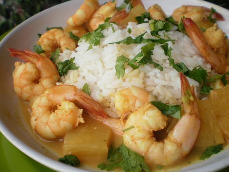 LANGOSTINOS CON PIÑA AL CURRY ROJO CON LECHE DE COCO AROMATIZADO CON CILANTRO LANGOSTINOS CON PIÑA AL CURRY ROJO CON LECHE DE COCO AROMATIZADO CON CILANTRO