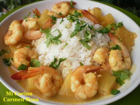 LANGOSTINOS CON PIÑA AL CURRY ROJO CON LECHE DE COCO AROMATIZADO CON CILANTRO LANGOSTINOS CON PIÑA AL CURRY ROJO CON LECHE DE COCO AROMATIZADO CON CILANTRO