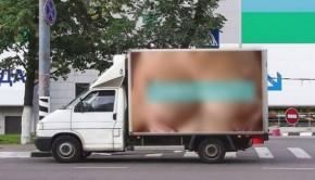 Google lanza una campaña con anuncios en los lugares más insospechados de Nueva York advtruck-breast