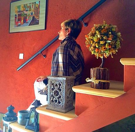 2 tesoros encontrados en un armario. A caballo con las botas y a cuadros con el chaquetón. 2 tesoros encontrados en un armario. A caballo con las botas y a cuadros con el chaquetón.