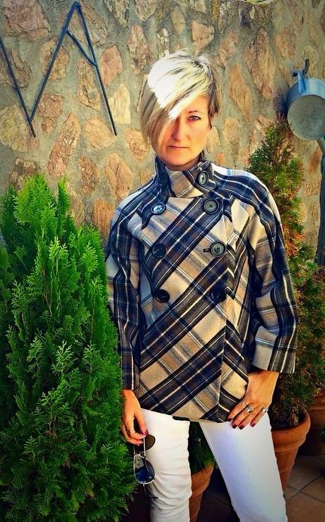 2 tesoros encontrados en un armario. A caballo con las botas y a cuadros con el chaquetón. 2 tesoros encontrados en un armario. A caballo con las botas y a cuadros con el chaquetón.