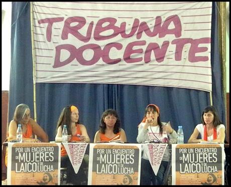 Encuentro Nacional de Mujeres en Salta: CONCURRIDA MESA REDONDA SOBRE LAS ALTERNATIVAS AL DERRUMBE EDUCATIVO