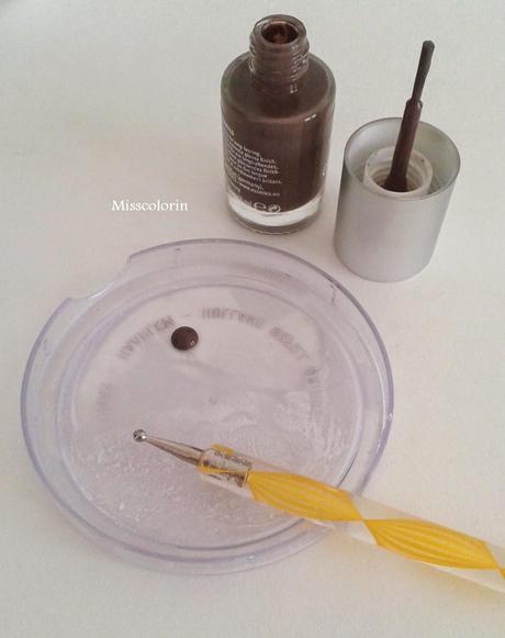 Customiza tus viejos pendientes con esmaltes de uñas Customiza tus viejos pendientes con esmaltes de uñas