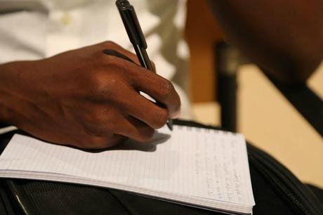 Centro cultural de España en Malabo – “cuentos annoboneses en fadambo” Muchos de nuestros cuentos tradicionales se han ido transmitiendo de generación en generación y poco queda registrado por escrito. Es muy acertado que muchos jóvenes que acuden, transcriban lo que escuchan.