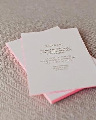 Invitaciones minimalistas fluorescentes Invitaciones blancas modernas