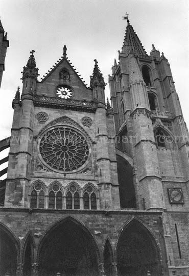 La catedral de León y sus vidrieras peregrinas