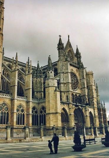 La catedral de León y sus vidrieras peregrinas